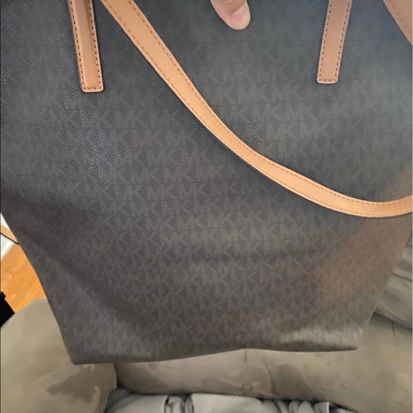 Michael Kors purse - Picture 2 of 2